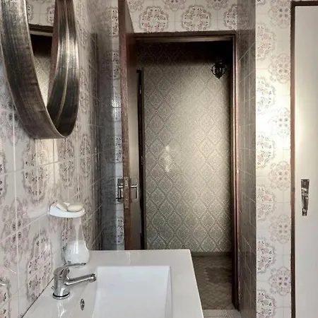 Apartman Charming With Private Rooftop Terrace